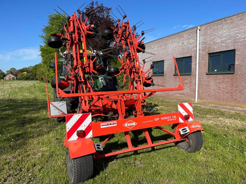 Kuhn GF 10601 T0 gras schudder, Ophalen, Weidebouw