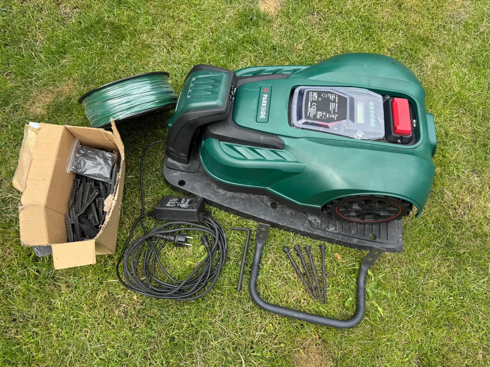 Parkside robot maaier + nieuw rol draad en set mesjes, Ophalen, Gebruikt, Parkside, Minder dan 20 cm