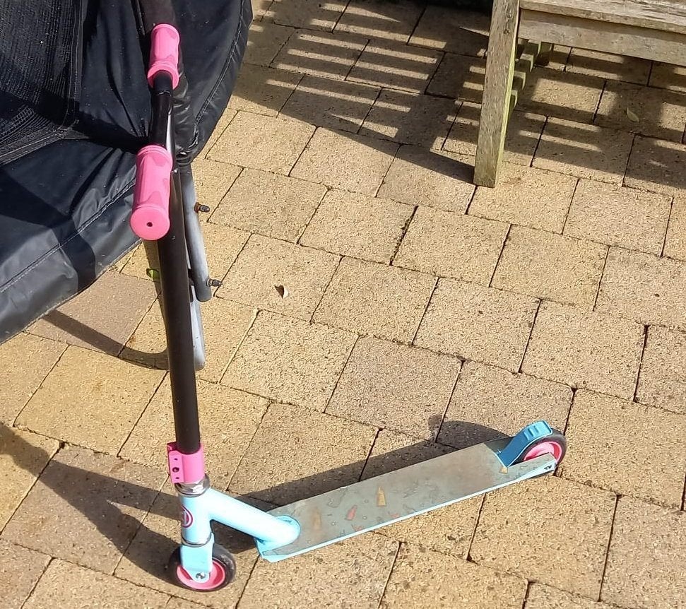 Stuntstep Amigo Girlpower blauw/roze, Ophalen, Gebruikt, Overige typen, Amigo