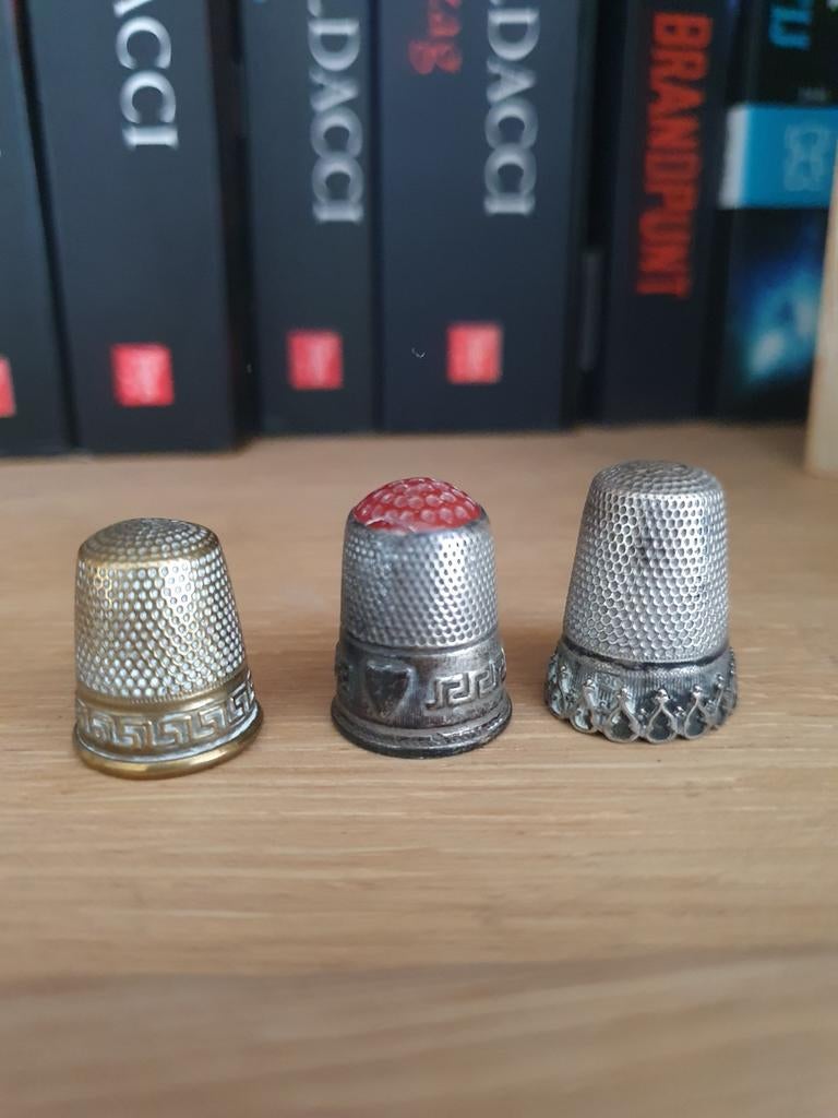 Diverse vingerhoedjes. Te koop per stuk of allemaal, Ophalen of Verzenden, Zo goed als nieuw
