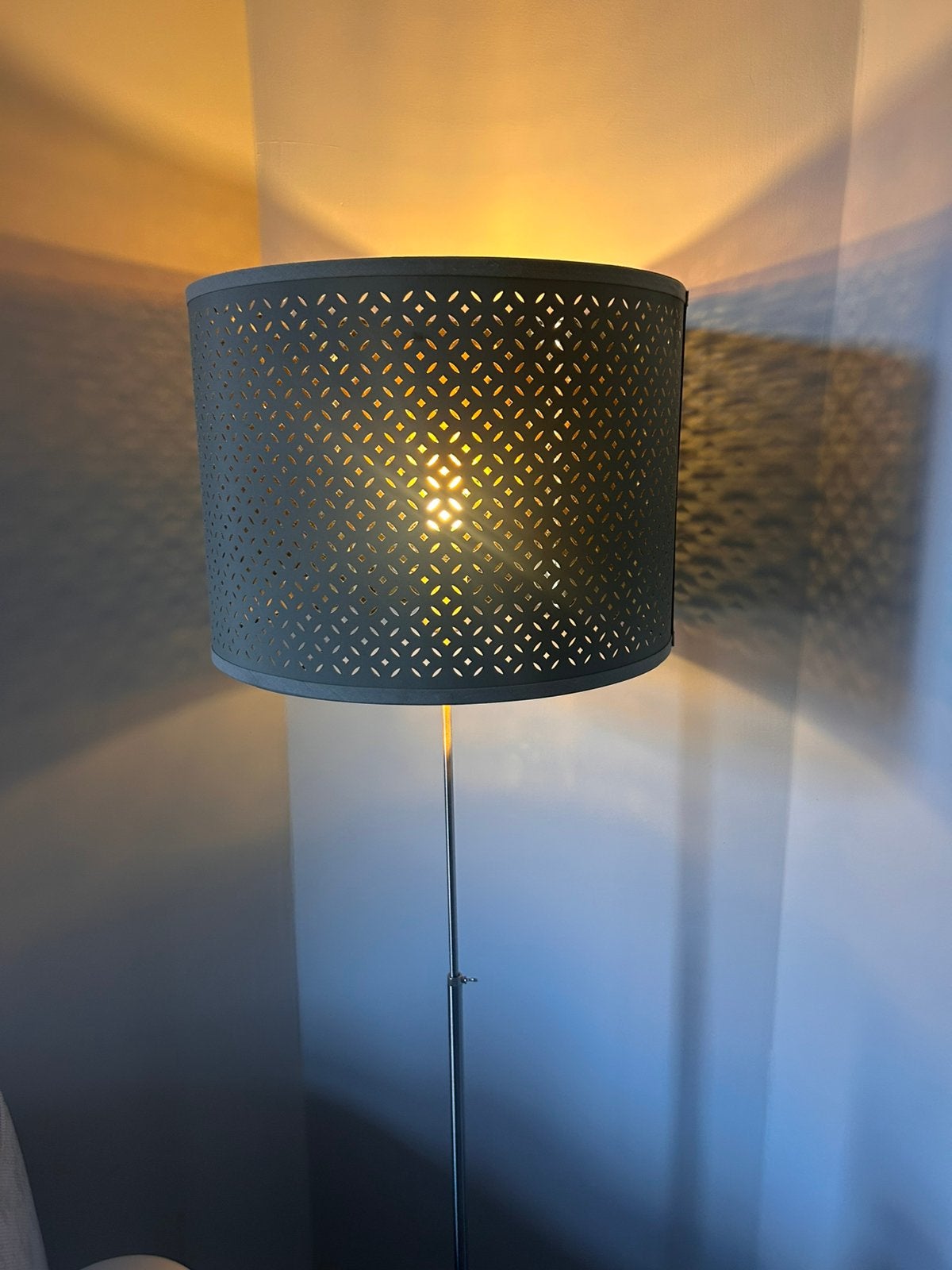 Leuke staande lamp, Huis en Inrichting, Lampen | Vloerlampen, Ophalen, Zo goed als nieuw, 150 tot 200 cm