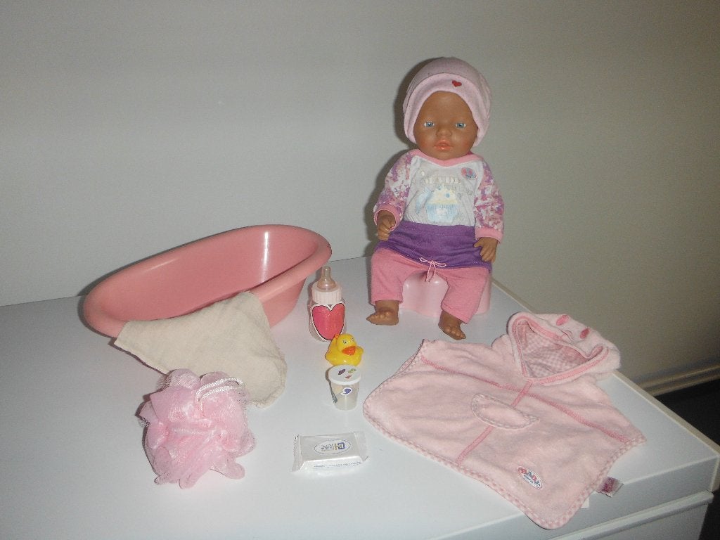 baby born met bad en acc, Ophalen, Zo goed als nieuw, Babypop