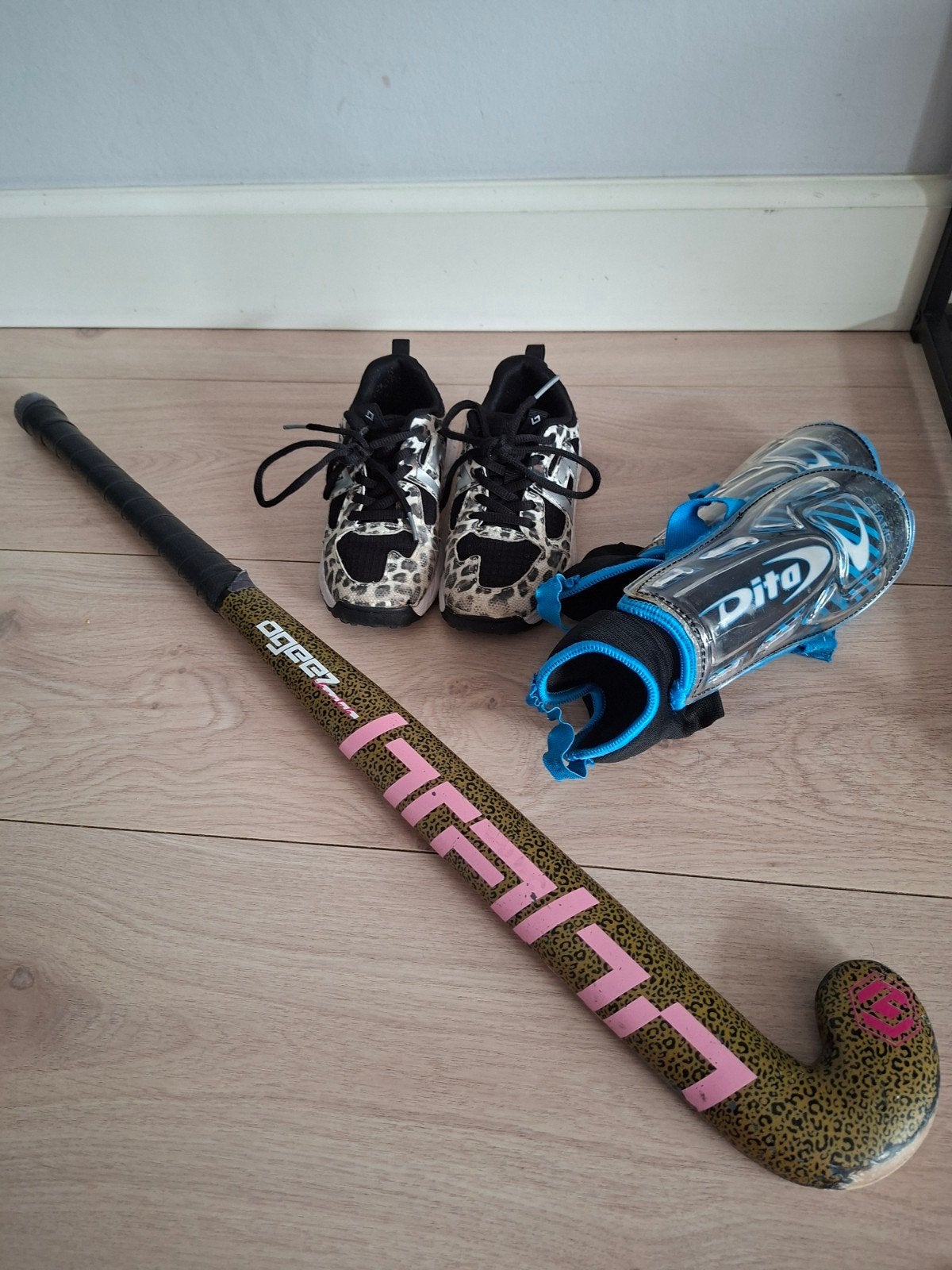 Hockey startpakket: Brabo en Dita stick, schoenen, scheenbes, Ophalen of Verzenden, Gebruikt, Schoenen