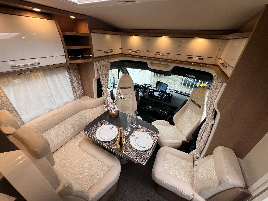 C-Tourer T145 MERCEDES ENKELEBEDDEN DUBBELE BODEM LVLSYSTEEM, Automaat, Ringverwarming, Raamblindering, Tot en met 2
