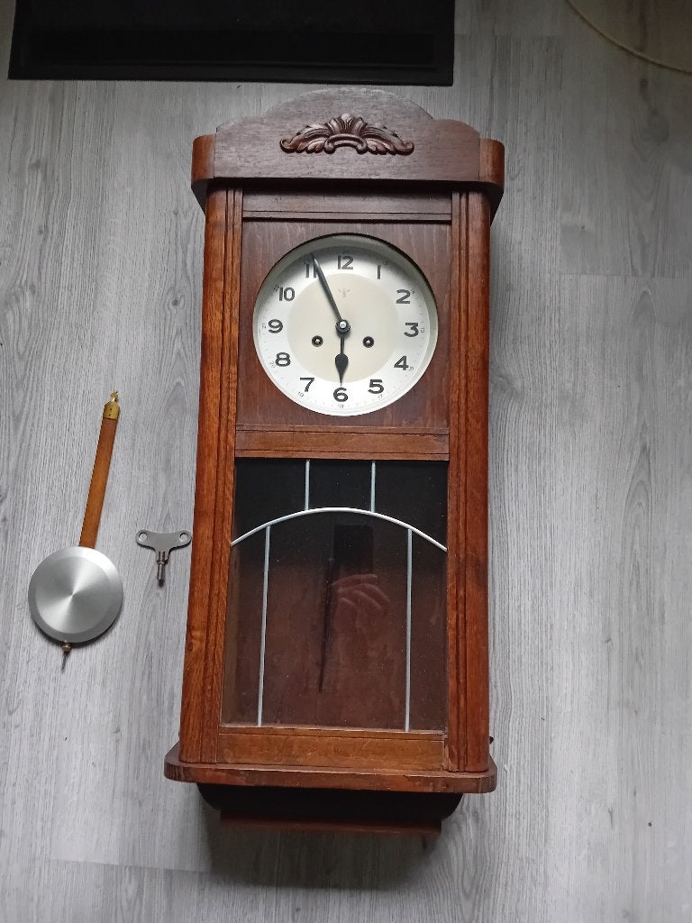 wand klok, Ophalen