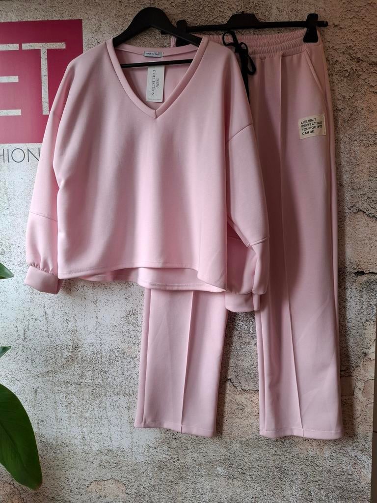 Mooi roze comfy pak van New Collection one size t/m ruime 42, Kleding | Dames, Huispakken, Nieuw, Maat 38/40 (M), Roze, Ophalen of Verzenden