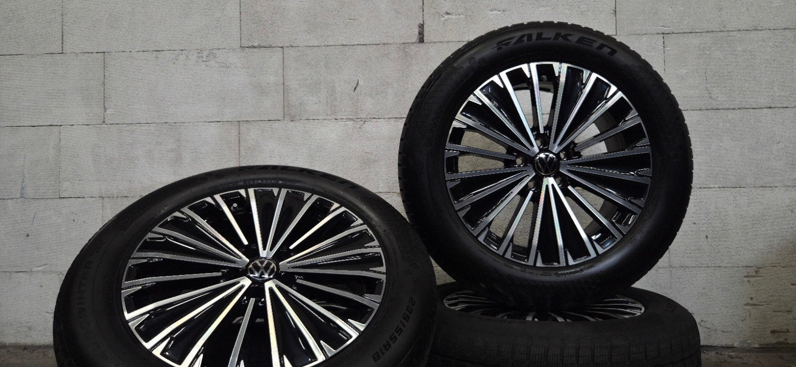 18" VW Tiguan lll Tayron Kodiaq orig velgen winterbanden 8mm, 18 inch, Gebruikt, Banden en Velgen, 235 mm
