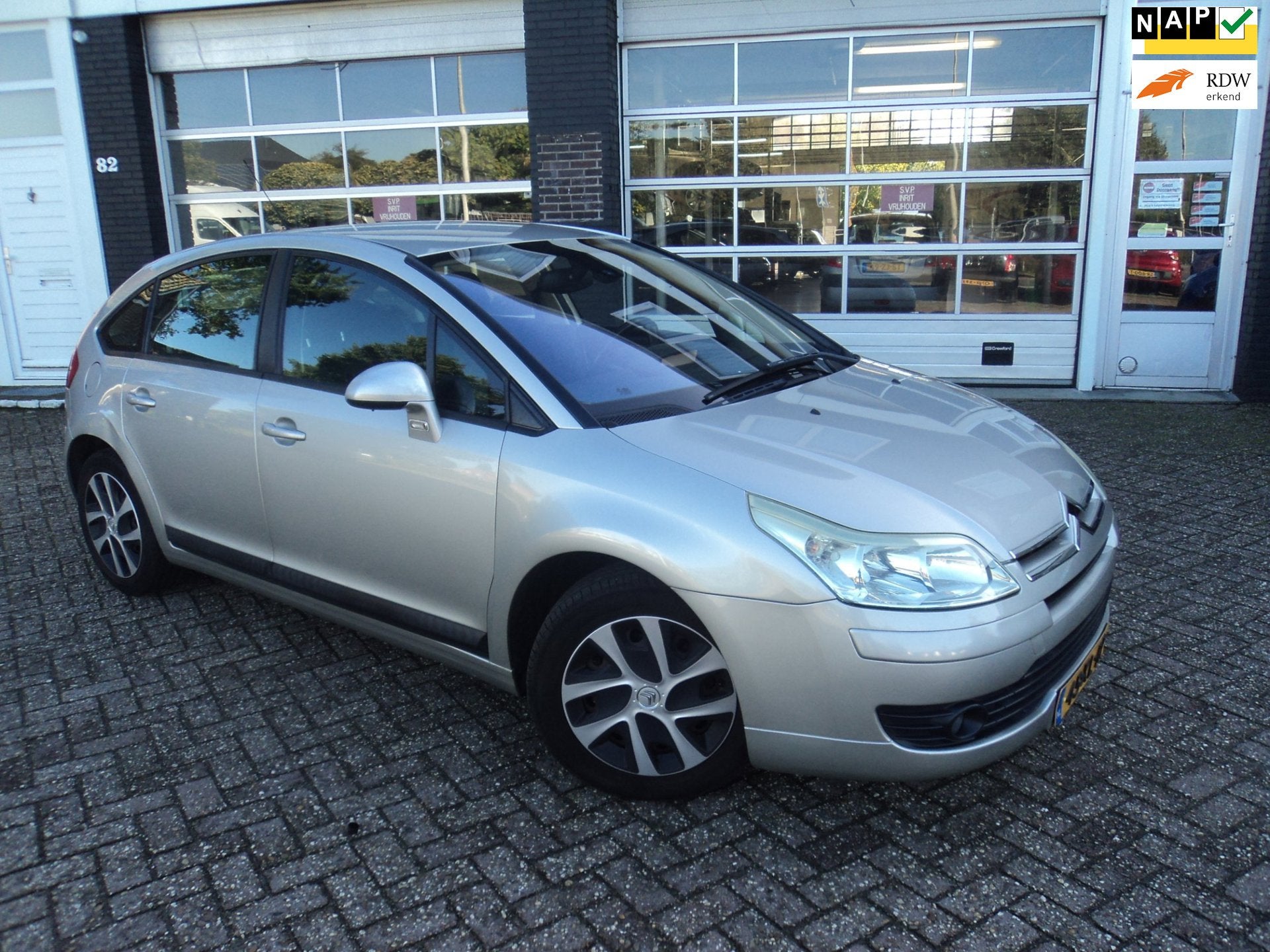 Citroen C4 1.6-16V Ligne Ambiance Automaat, Stof, Gebruikt, Zwart, 4 cilinders
