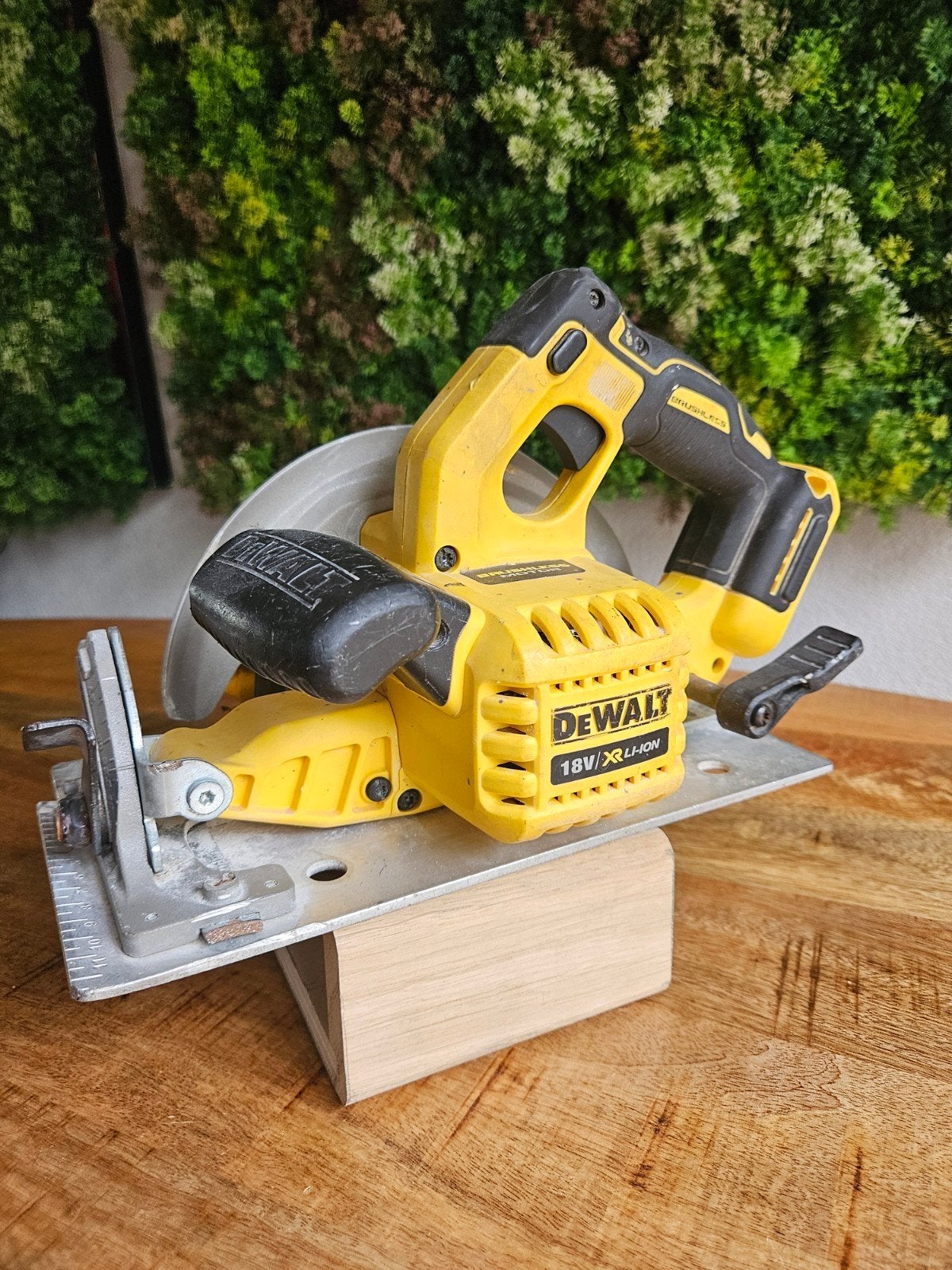 DeWalt DCS570 18V XR Brushless Cirkelzaag