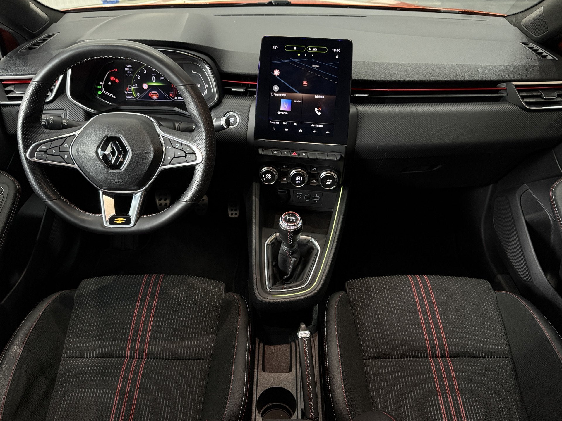 Renault Clio 1.0 TCe 100pk R.S. Line | Groot Navi | Camera |, Auto's, Voorwielaandrijving, 101 pk, Gebruikt, Zwart