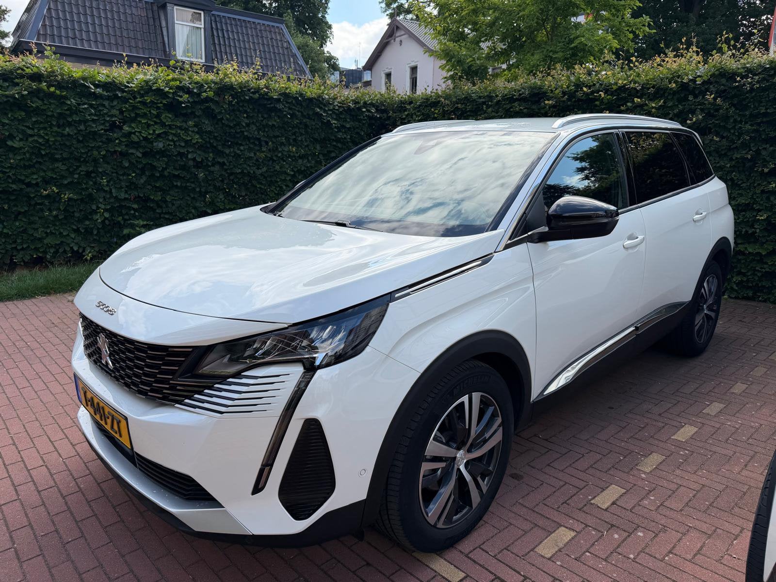 Peugeot 5008 1.2 Hybrid 136pk E-dsc6 2023 Wit, Auto's, 136 pk, 1199 cc, 7 stoelen, Wit