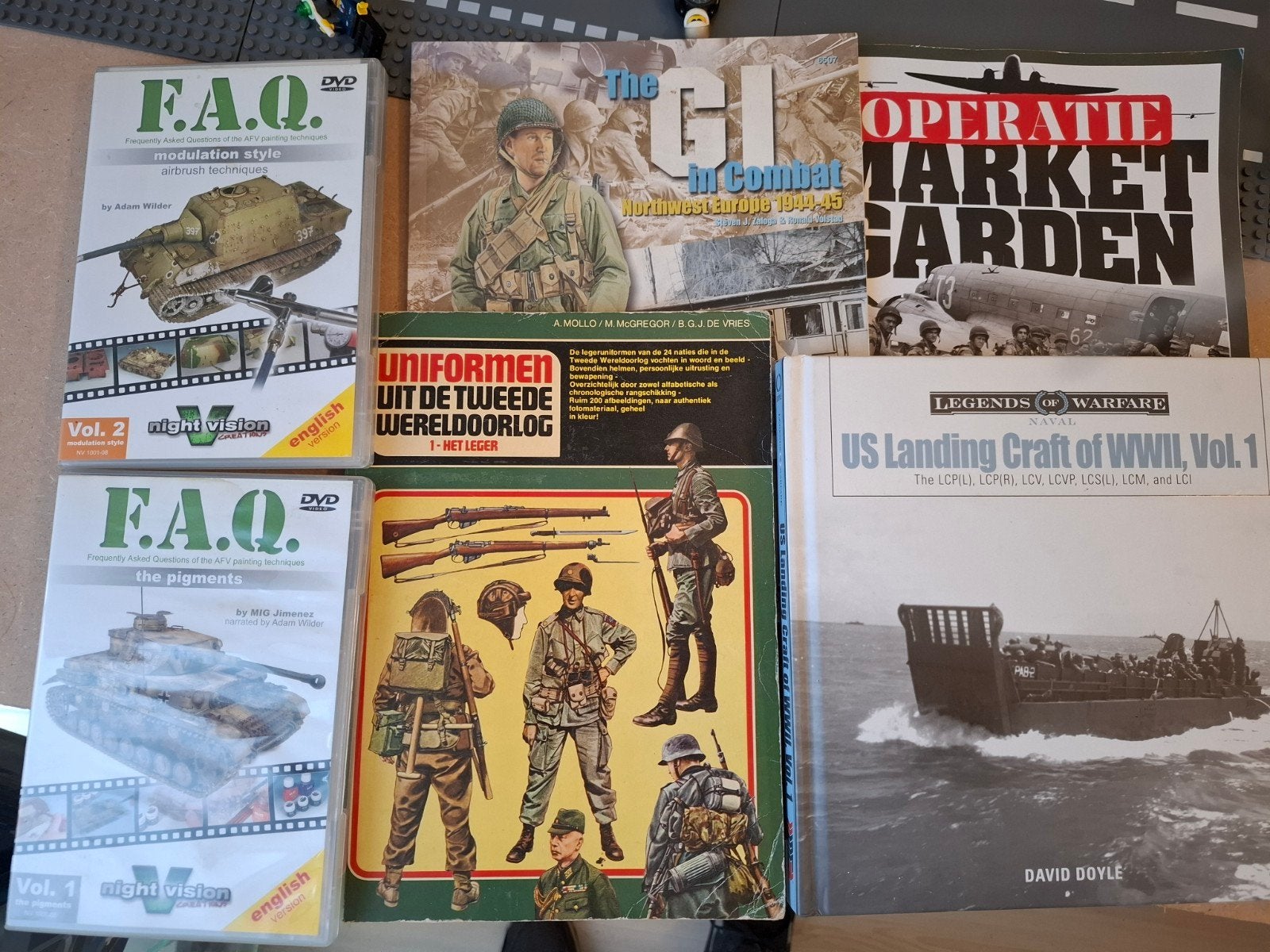 Militaria Boeken en DVD's - WOII, uniformen, modelbouw, Ophalen of Verzenden, Zo goed als nieuw, Figuur of Figuren