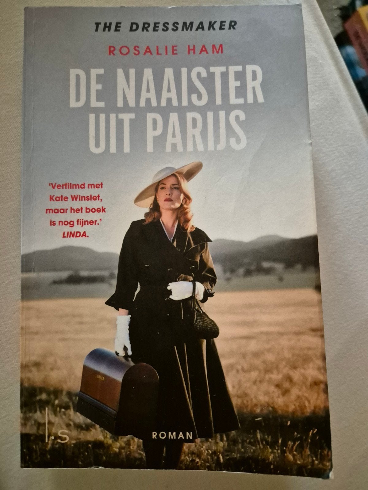 De naaister uit Parijs (The Dressmaker) (Special Reefman 201, Ophalen of Verzenden, Zo goed als nieuw, Rosalie Ham