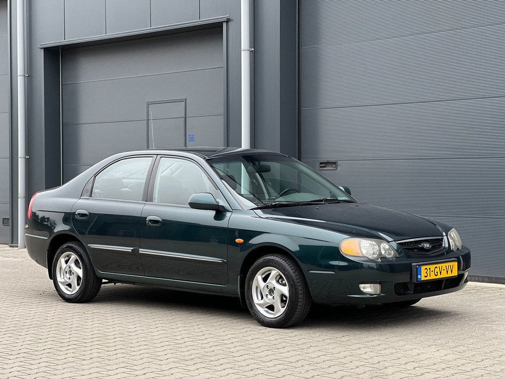 Kia Shuma 1.6-16V LS 5DRS AIRCO TREKHAAK LMV, Auto's, Kia, 4 cilinders, Leder en Stof, Bedrijf, Handgeschakeld