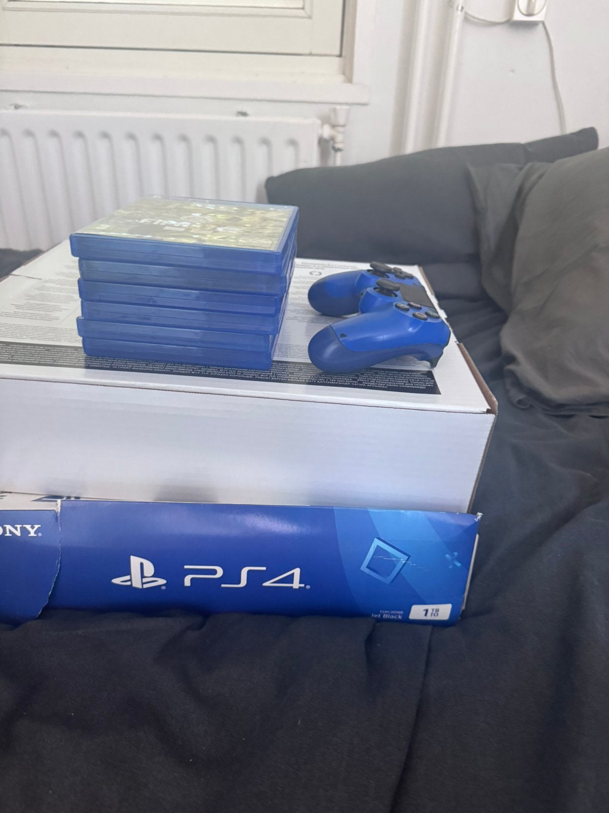 PlayStation 4 Slim 1TB + 2 Dualshock 4 V2, Ophalen, 1 TB, Met 1 controller, Slim