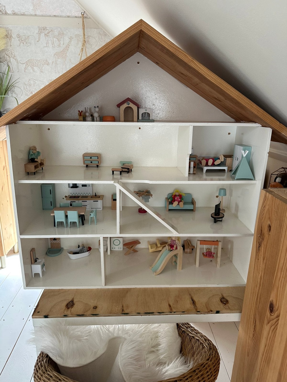 Groot & zeer compleet poppenhuis, Ophalen, Zo goed als nieuw, Poppenhuis