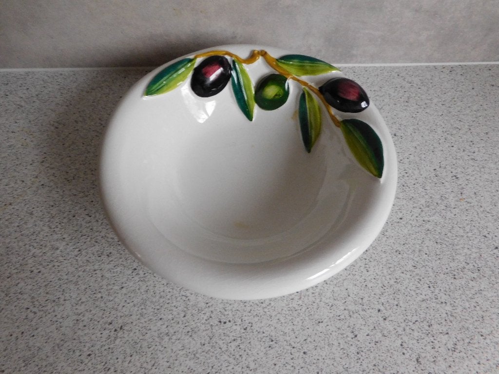 Schaal 17,5 cm. Olijven Bassano nr. 1600 Italy Handpainted, Ophalen of Verzenden