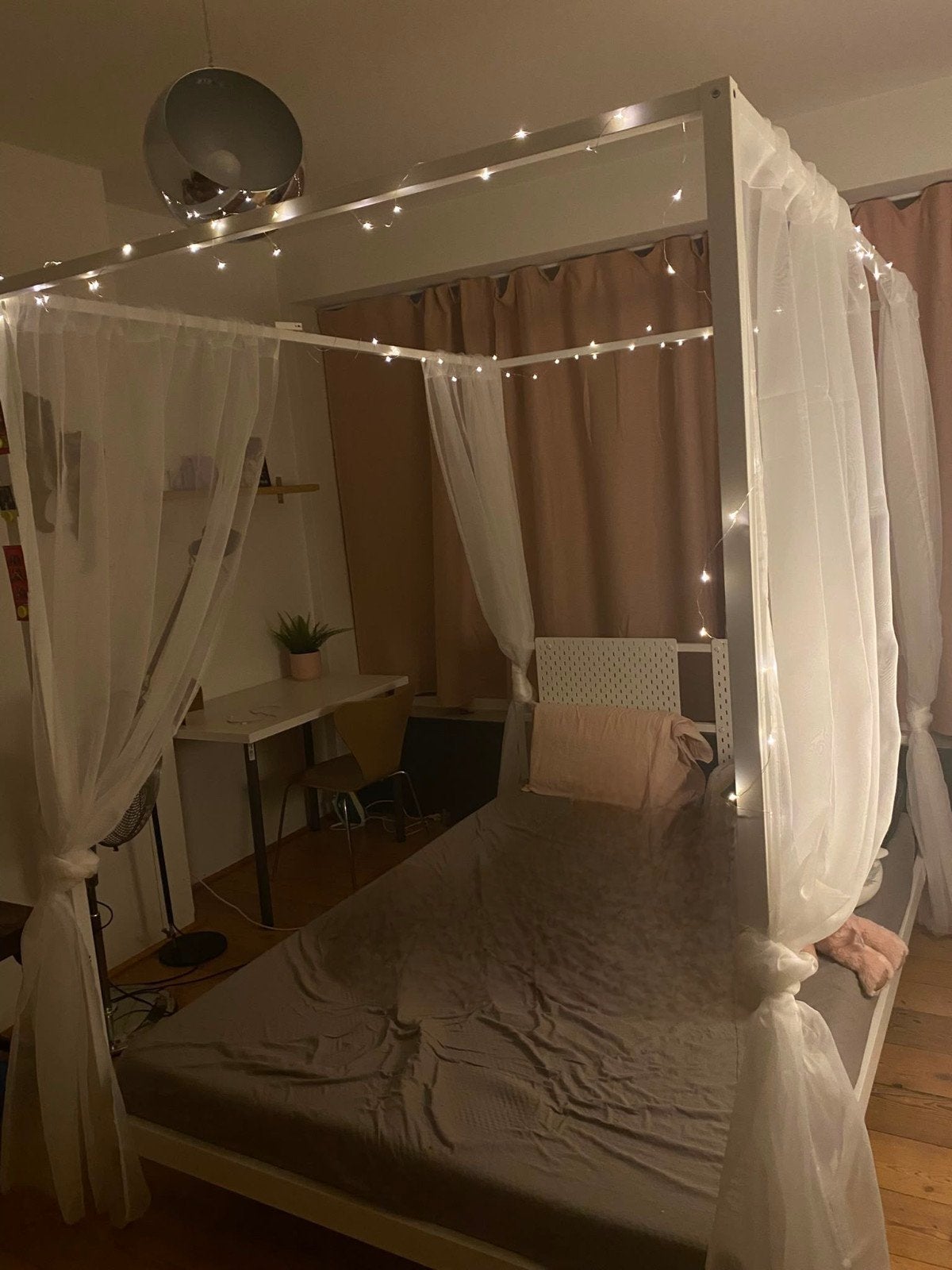 Bed met matras, 140x200 cm in uitstekende staat, Wit, Tweepersoons, Zo goed als nieuw, 200 cm