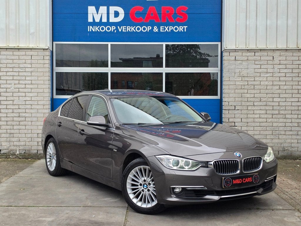BMW 3-serie 320i Upgrade Edition AIRCO/CR CONTROL/NAVI/LEER, Auto's, BMW, Euro 5, Gebruikt, Beige, 4 cilinders