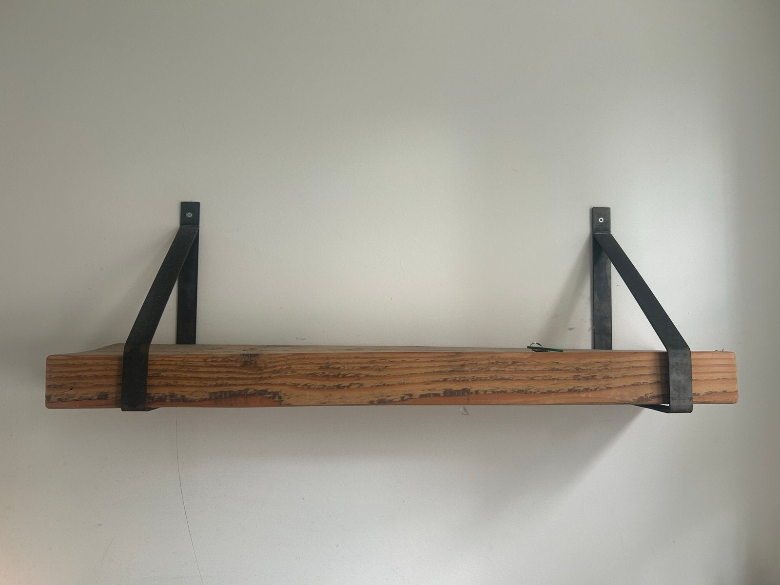 Houten wandplank met metalen beugels, Ophalen of Verzenden, Gebruikt