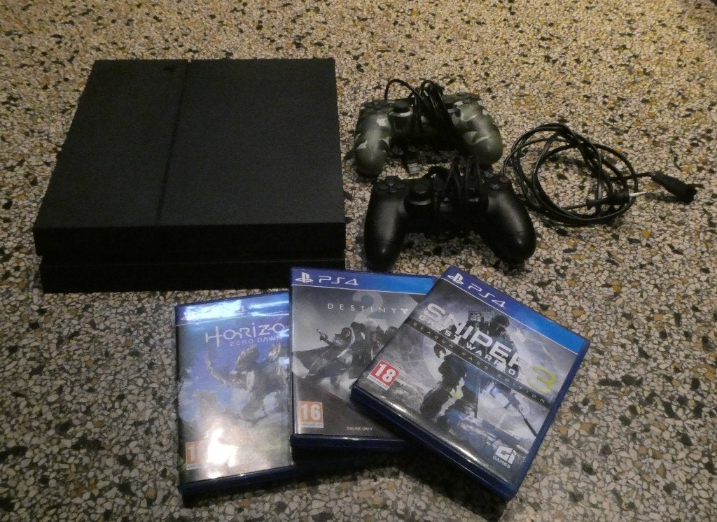 Playstation PS4 1 Tb met controllers en Games, Met 2 controllers, Ophalen of Verzenden, Zo goed als nieuw, Met harde schijf