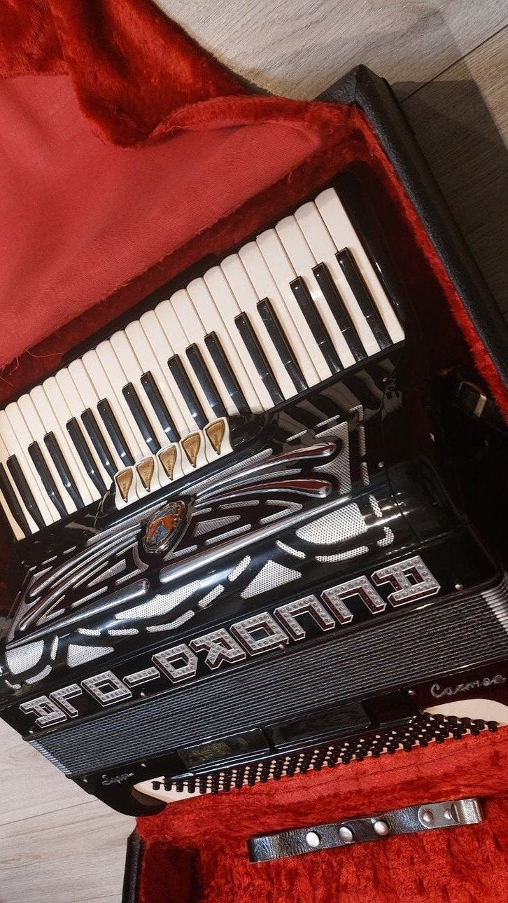 Accordeon Accordiola Super Carmen met 4korg koffer en riemen, Gebruikt, Overige formaten, Met koffer, Accordiola
