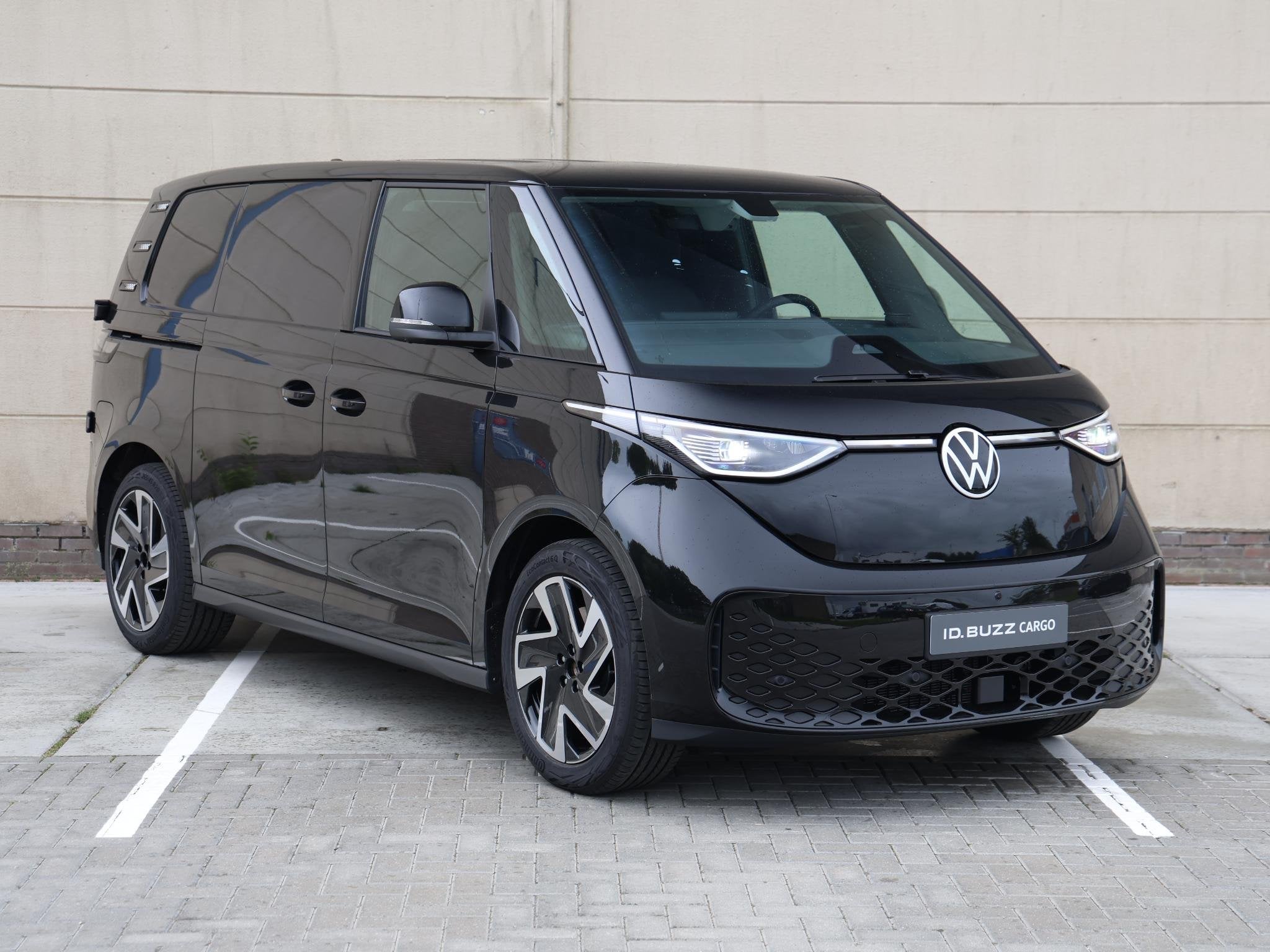 Volkswagen ID. Buzz Cargo Bulli Limited Edition Elektromotor, Auto's, Bestelauto's, Automaat, Zwart, Volkswagen, Zwart