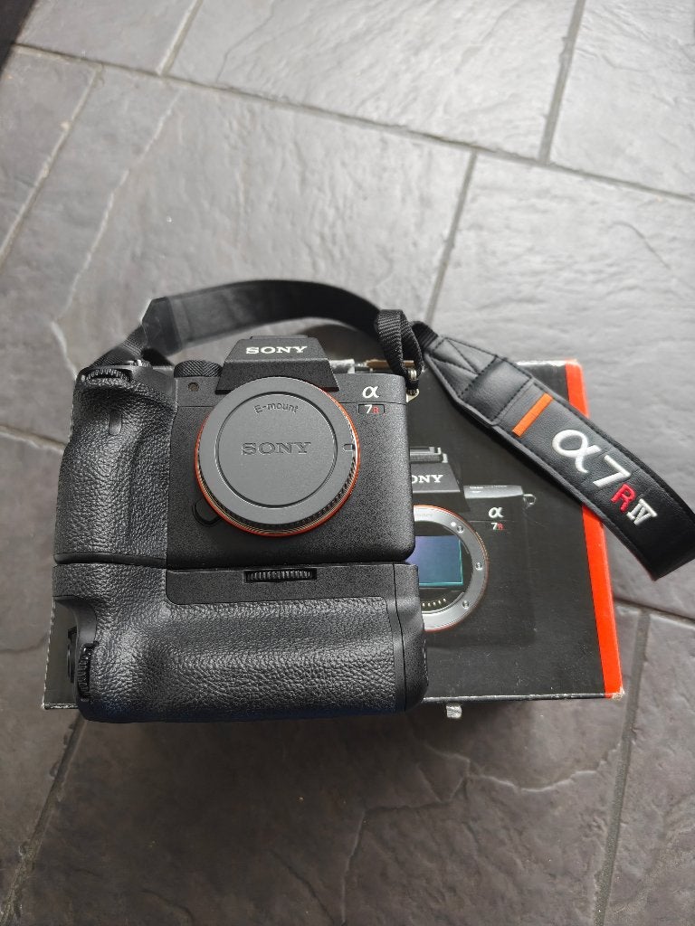Sony A7R IV + Grip + 24-70 GM 2.8 + 50mm 1.8, Ophalen, Sony, Geheugenkaart, Geen optische zoom