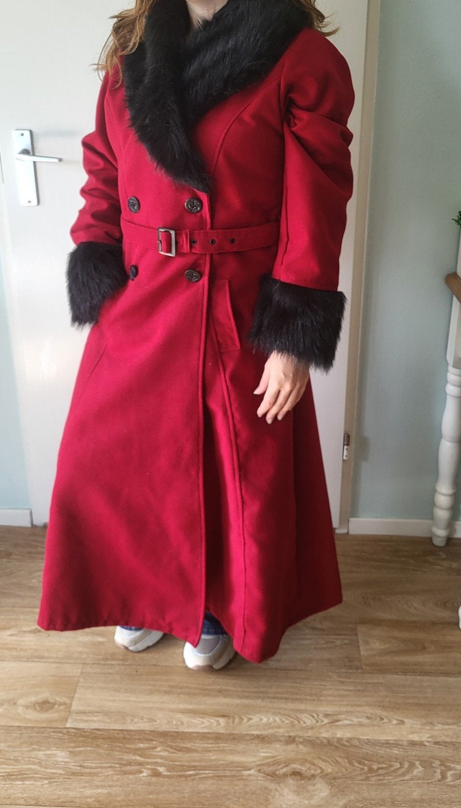 Rockabella rode winterjas met bontkraag en manchetten, Ophalen of Verzenden, Zo goed als nieuw, Rood, Maat 46/48 (XL) of groter