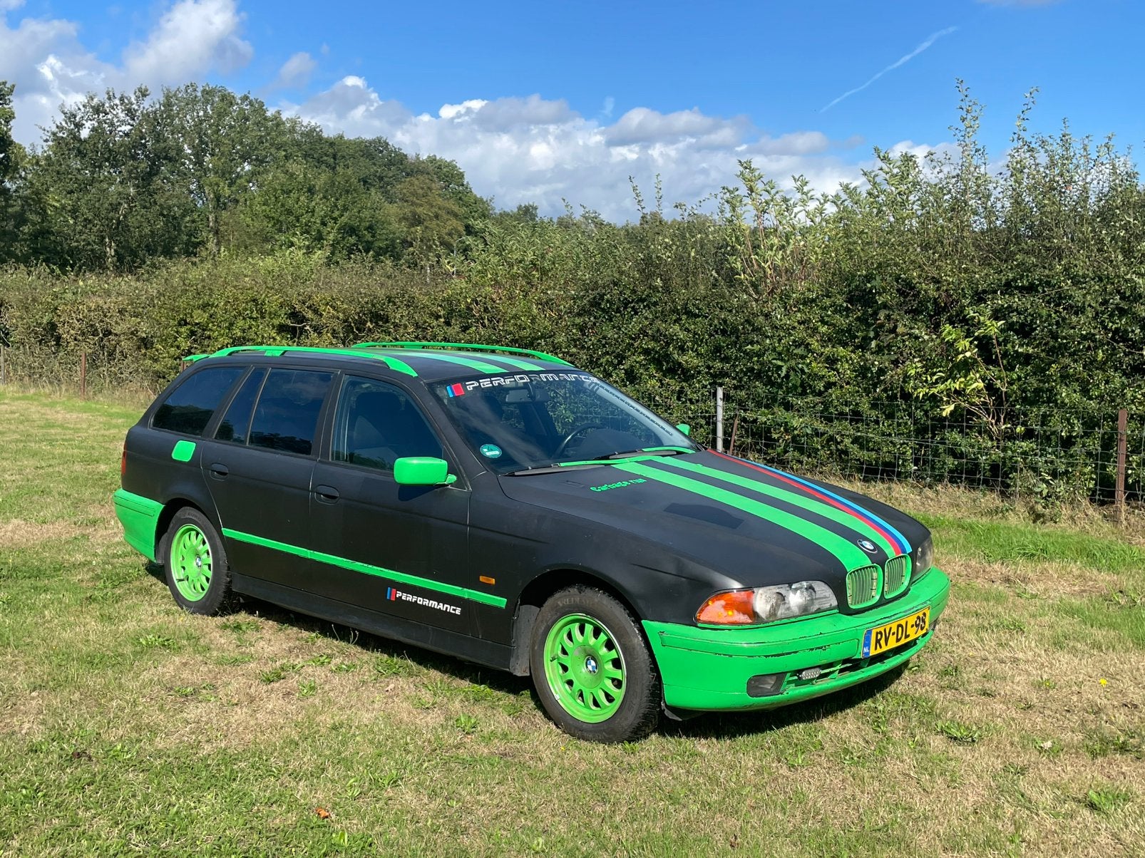 BMW 5-Serie 2.5 I Touring 1997 Carbagerun / barrelchallenge, Auto's, Automaat, Achterwielaandrijving, Zwart, Stationwagon