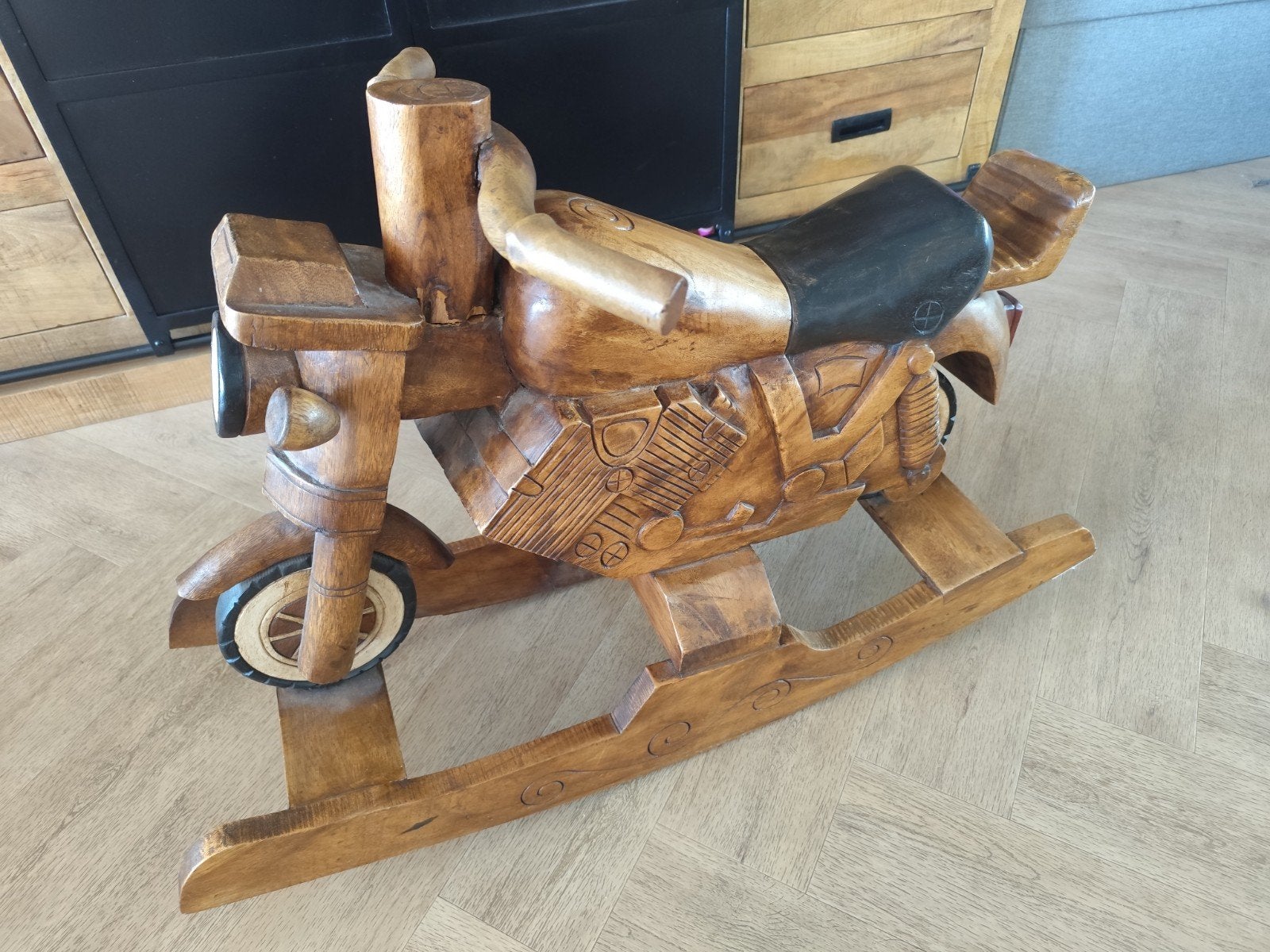 Houten schommelmotor - Uniek en handgemaakt, Ophalen, Zo goed als nieuw, Rij- of Hobbelspeelgoed