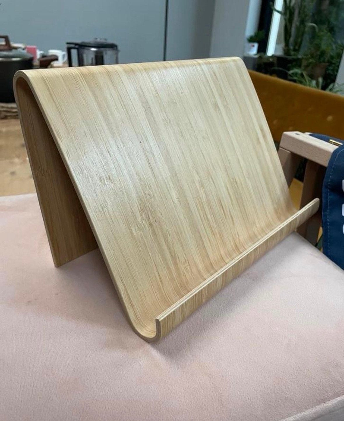 IKEA Vivalla standaard voor tablet van bamboefineer, Computers en Software, ., Ophalen of Verzenden, Zo goed als nieuw, .