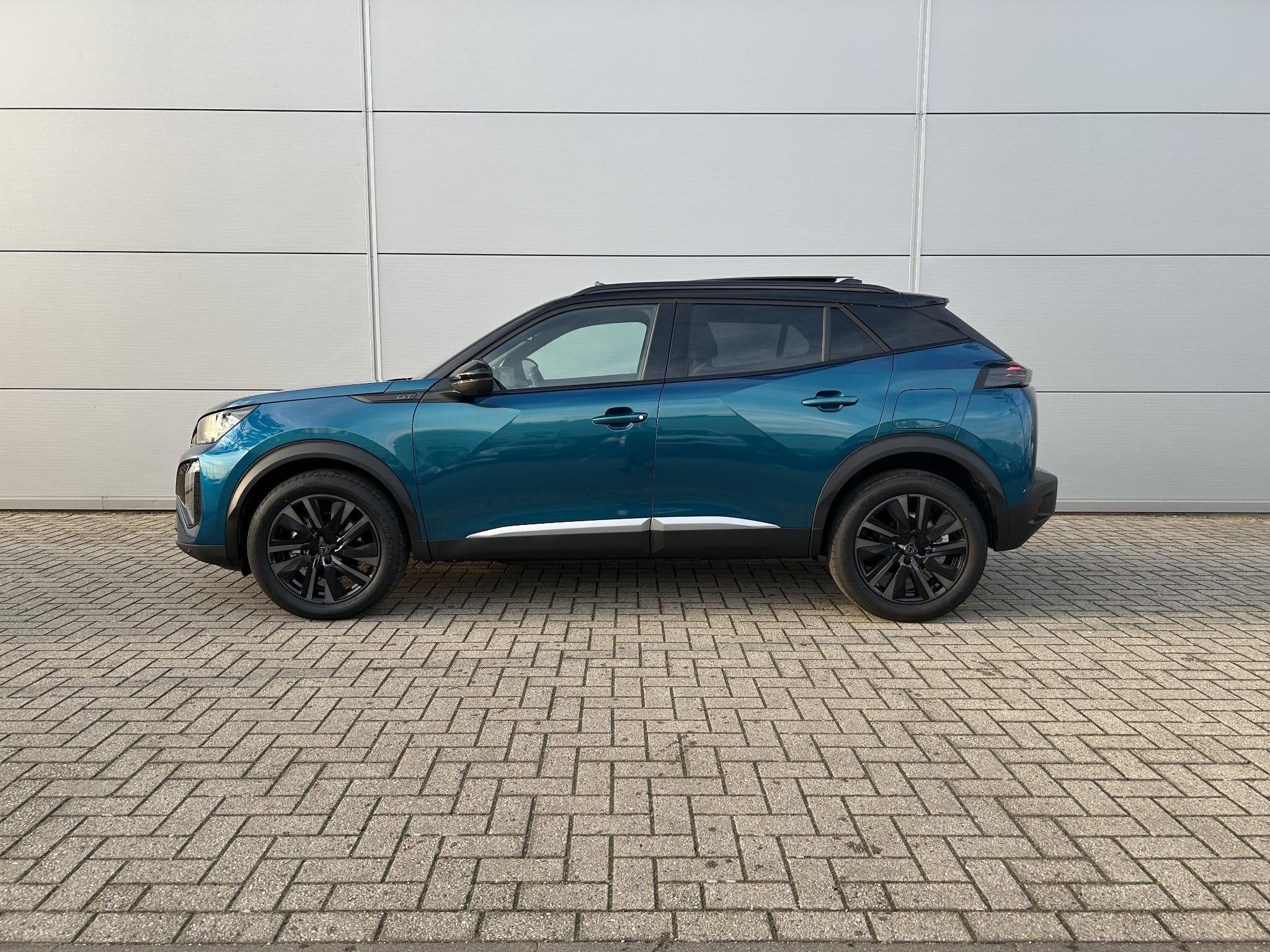 Peugeot 2008 1.2 Hybrid 136 GT | Panoramadak | Adaptieve cru, Euro 6, 1199 cc, Blauw, Leder en Stof