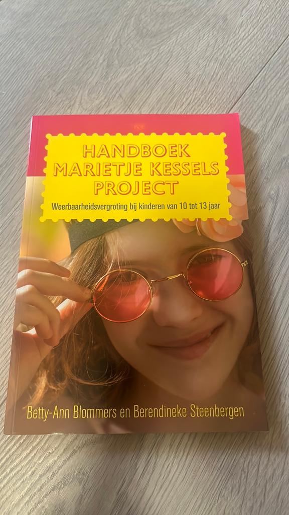 Handboek Marietje Kessels project, Boeken, Ophalen, Zo goed als nieuw, Zwangerschap en Bevalling