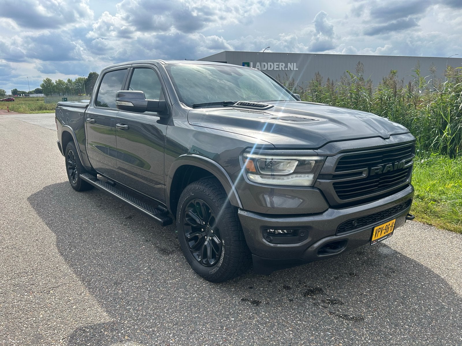 RAM 1500 laramie sport 2022 Grijs, Automaat, 5654 cc, Leder, Bedrijf
