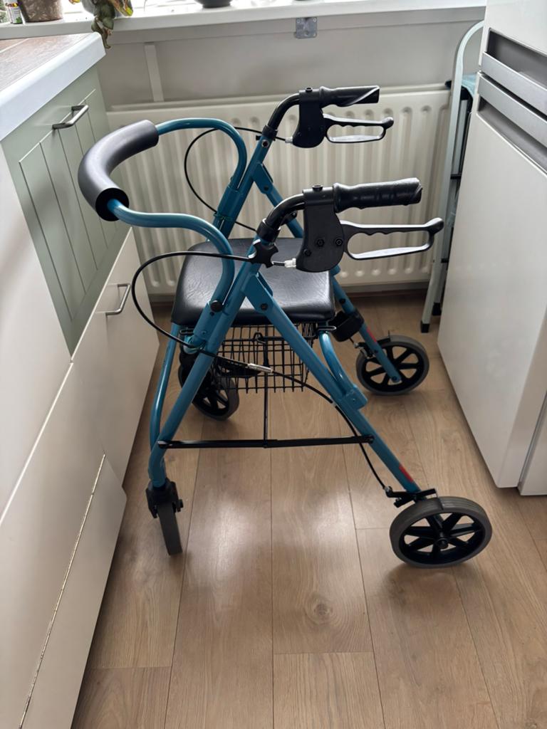 Rollator Thasne, inklapbaar, Ophalen, Opvouwbaar, Zo goed als nieuw