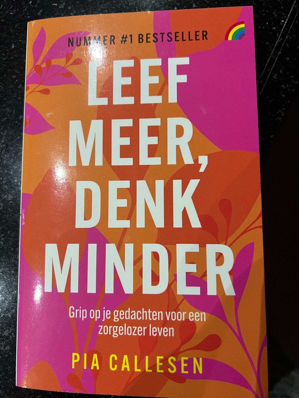 Leef Meer, Denk Minder - Pia Callesen (Bestseller), Boeken, Ophalen of Verzenden, Zo goed als nieuw