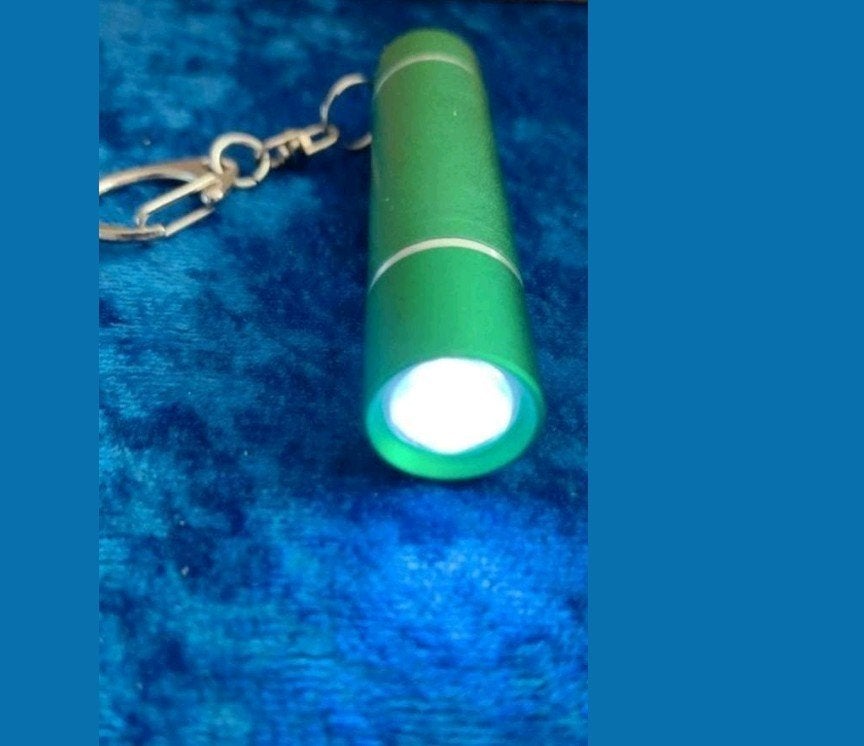 Partij handel 36 zgan kleine zaklampjes € 14,00, Verzenden, Batterij