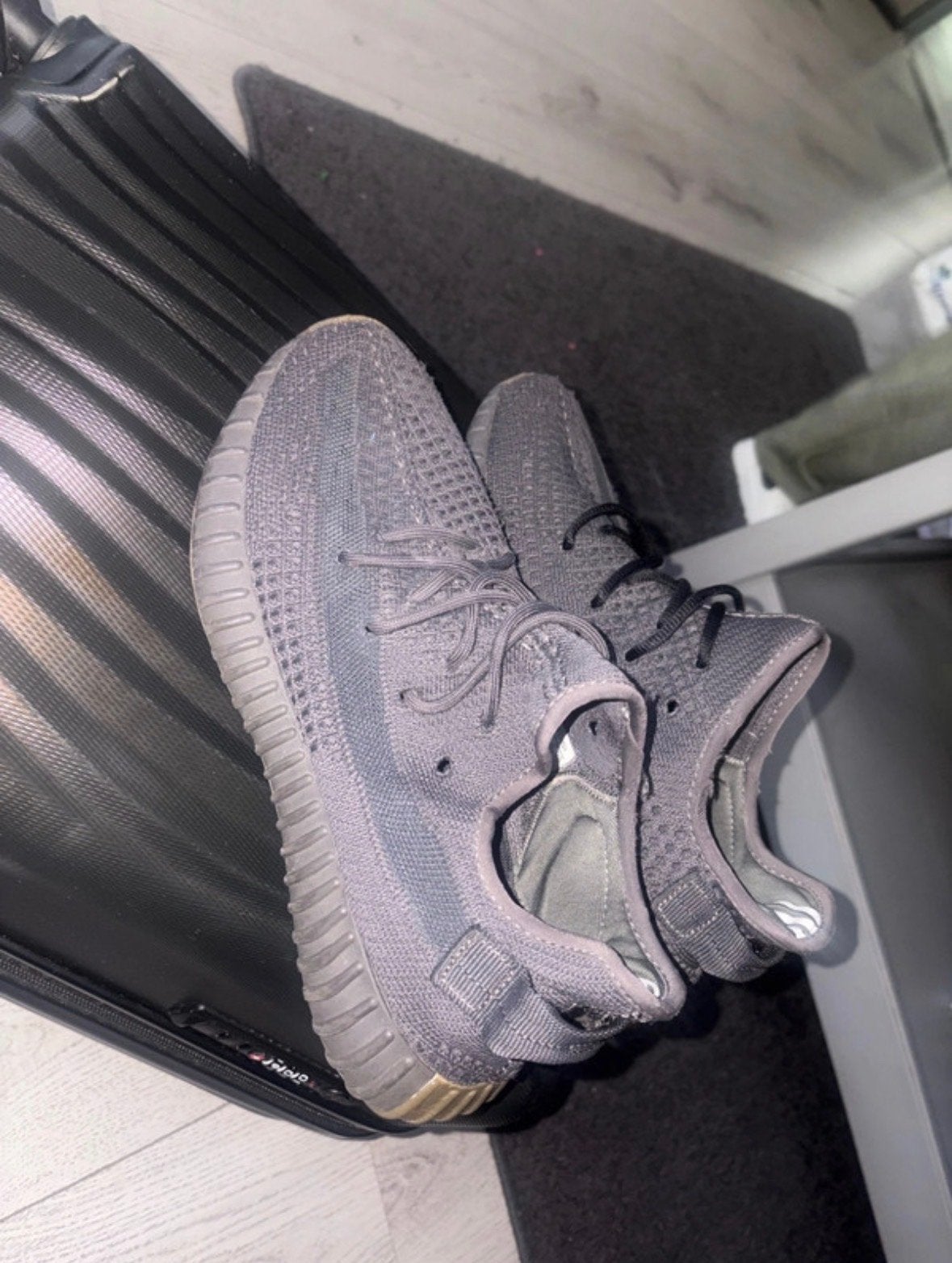 Adidas Yeezy Boost 350 V2 - Grijs/Zwart, Ophalen of Verzenden, Gedragen, Sneakers of Gympen
