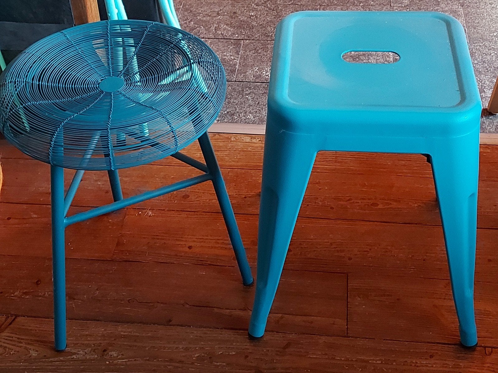 Set van 2 turquoise krukken - metaal en draad, Ophalen, Twee, Modern, Industrieel, Blauw