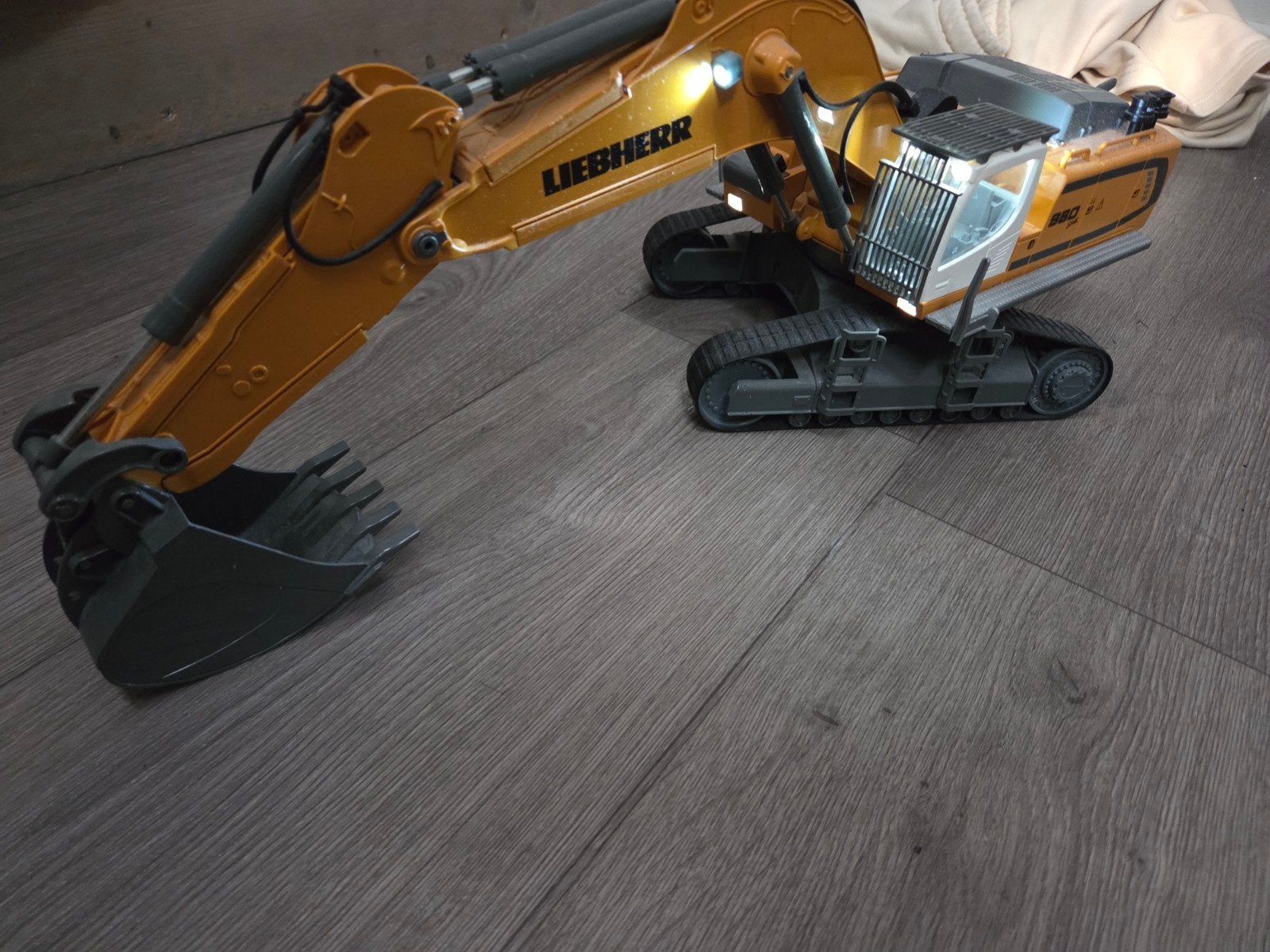 Siku Control 32 Liebherr R 980 SME Graafmachine RC, 1:32 tot 1:50, Overige typen, Zo goed als nieuw, Ophalen