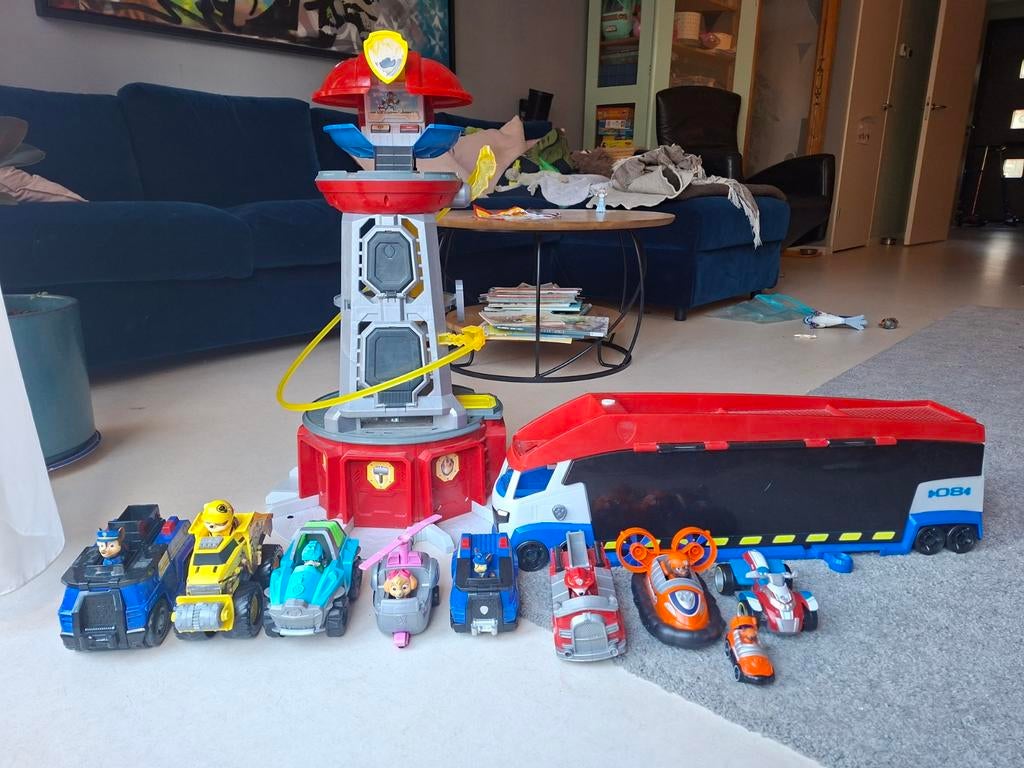 Paw Patrol uitkijktoren, bus en veel autootjes met poppetjes, Ophalen, Gebruikt