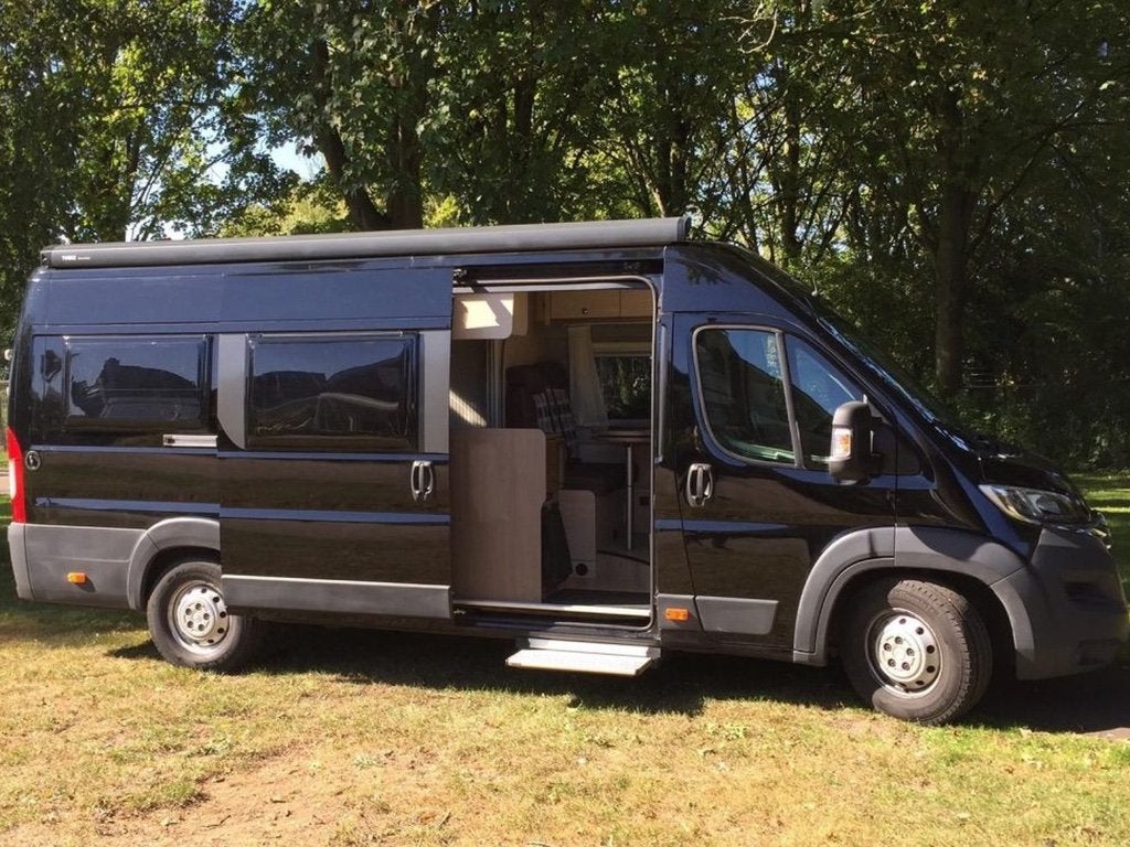 Te koop zwarte buscamper citroën jumper pössl van 2015, Caravans en Kamperen, Buscamper of Camperbus, Pössl, Particulier, Koelkast