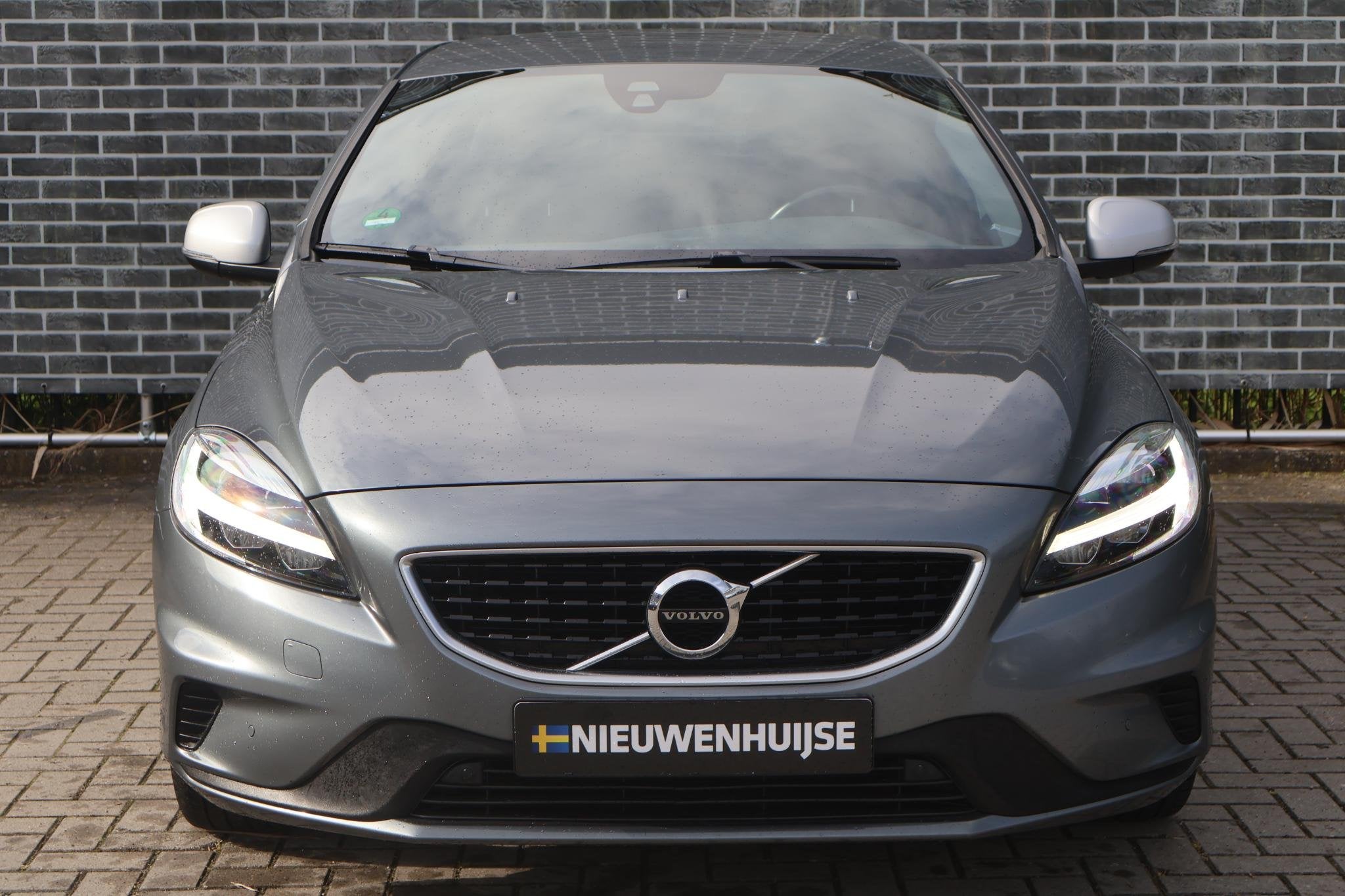 Volvo V40 2.0 T2 R-Design | Navigatie | Harman Kardon Audio, 12 maanden, Gebruikt, 4 cilinders, 122 pk