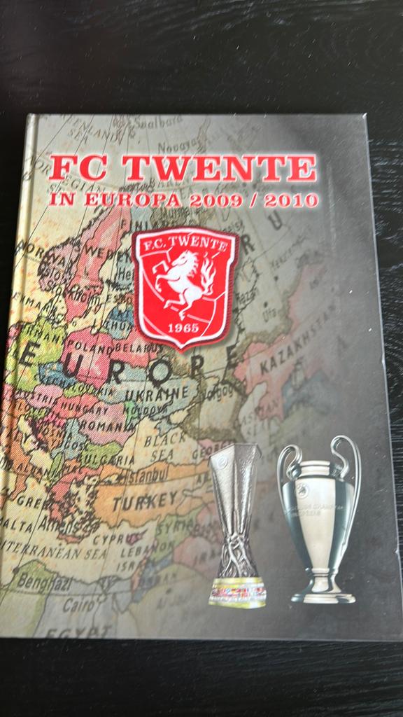 Fc twente in europa 2009/2010, Boeken, Ophalen of Verzenden, Zo goed als nieuw, Balsport