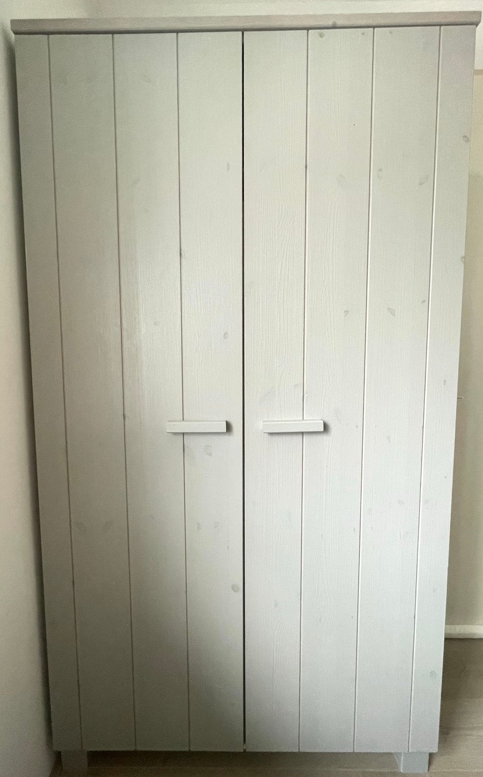 Houten kledingkast grijs, planken en hangvak | gedemonteerd, Huis en Inrichting, Kasten | Kledingkasten, Ophalen, Met deur(en)