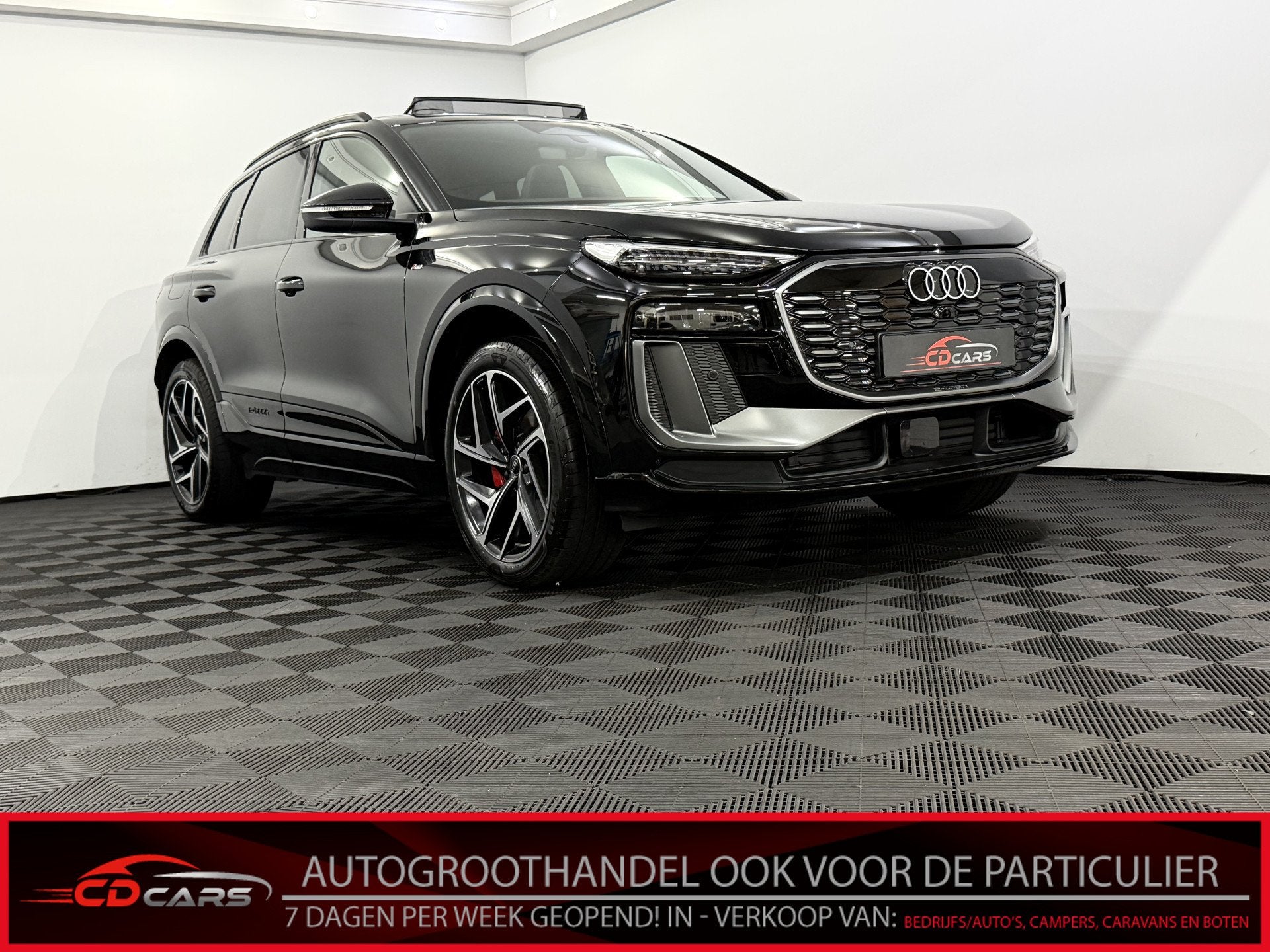 Audi Q6 e-tron S edition performance 100 kWh Panoramadak, 36, Auto's, Automaat, Gebruikt, Leder en Stof, Zwart