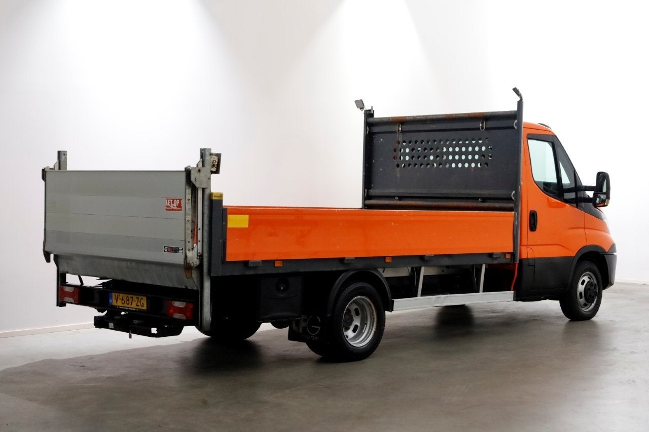 Iveco Daily 35C14 136pk E6 Open Laadbak met laadklep en trek, Elektrische ramen, Dealer onderhouden, Gebruikt, Euro 6