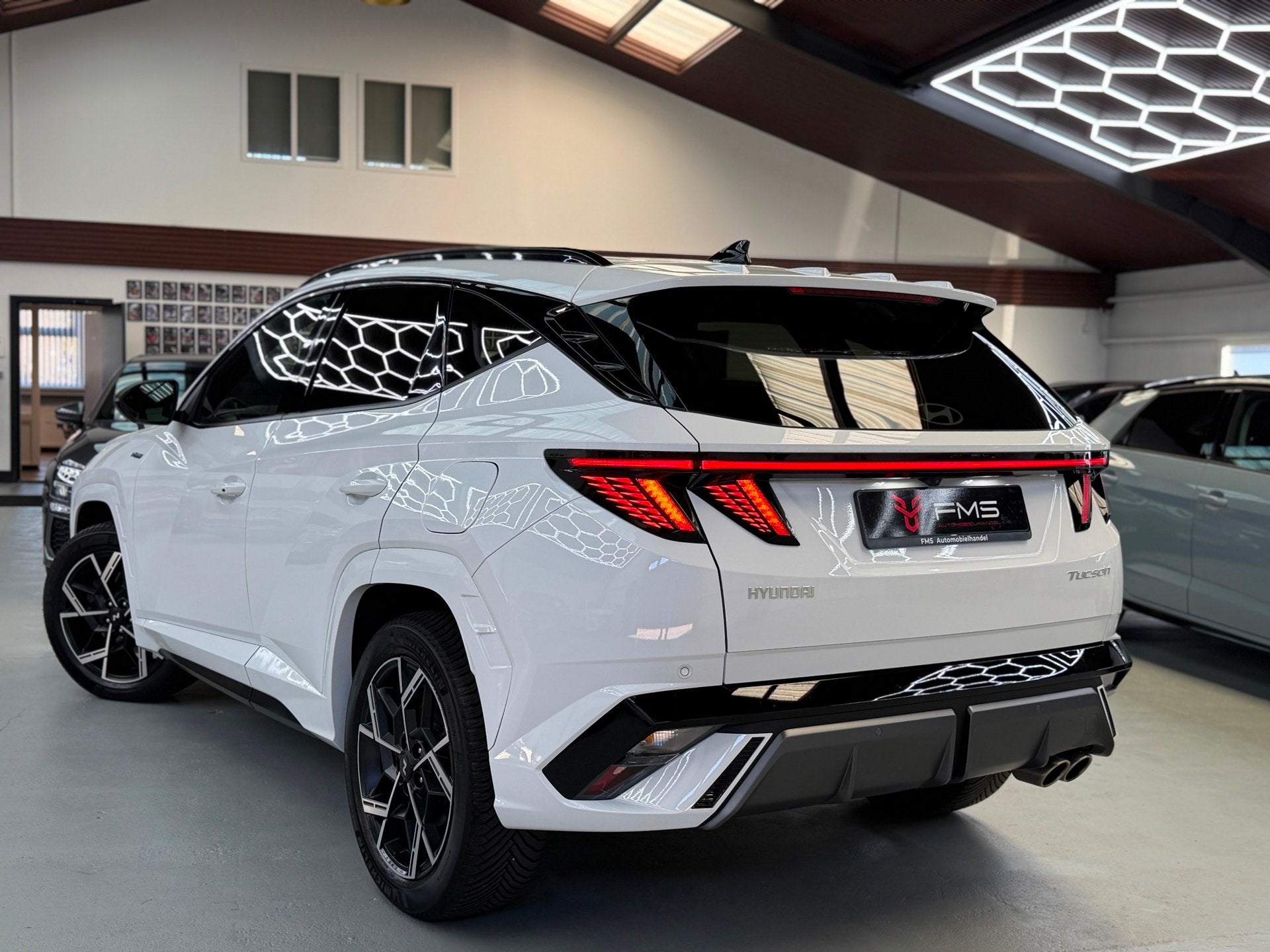 Hyundai Tucson 1.6 T-GDI HEV N Line CarPlay Camera Widescree, Auto's, Gebruikt, Zwart, 4 cilinders, Met garantie (alle)
