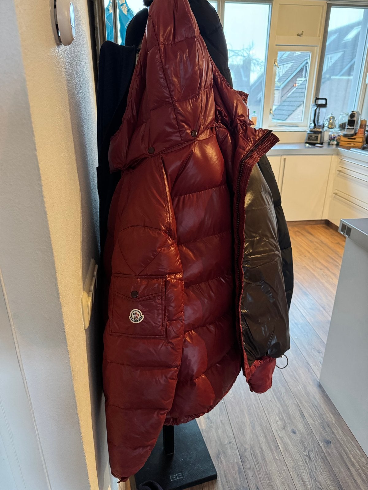 Moncler Jas Maat XL - Goede Staat, Ophalen of Verzenden, Gedragen, Maat 56/58 (XL), Rood